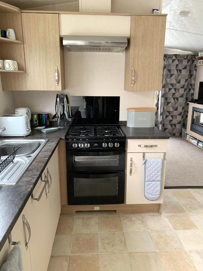Mollys Retreat Pet Friendly Three Bed Caravan With Small Garden Newquay Bay Resort Quieter Area Of Park New Quay Exterior foto