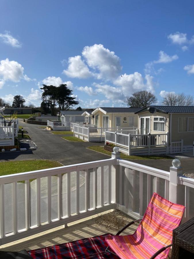 Mollys Retreat Pet Friendly Three Bed Caravan With Small Garden Newquay Bay Resort Quieter Area Of Park New Quay Exterior foto