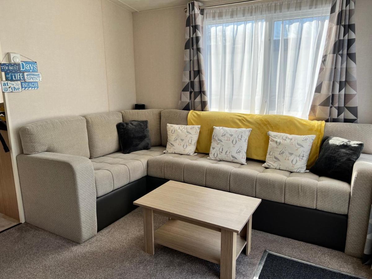 Mollys Retreat Pet Friendly Three Bed Caravan With Small Garden Newquay Bay Resort Quieter Area Of Park New Quay Exterior foto