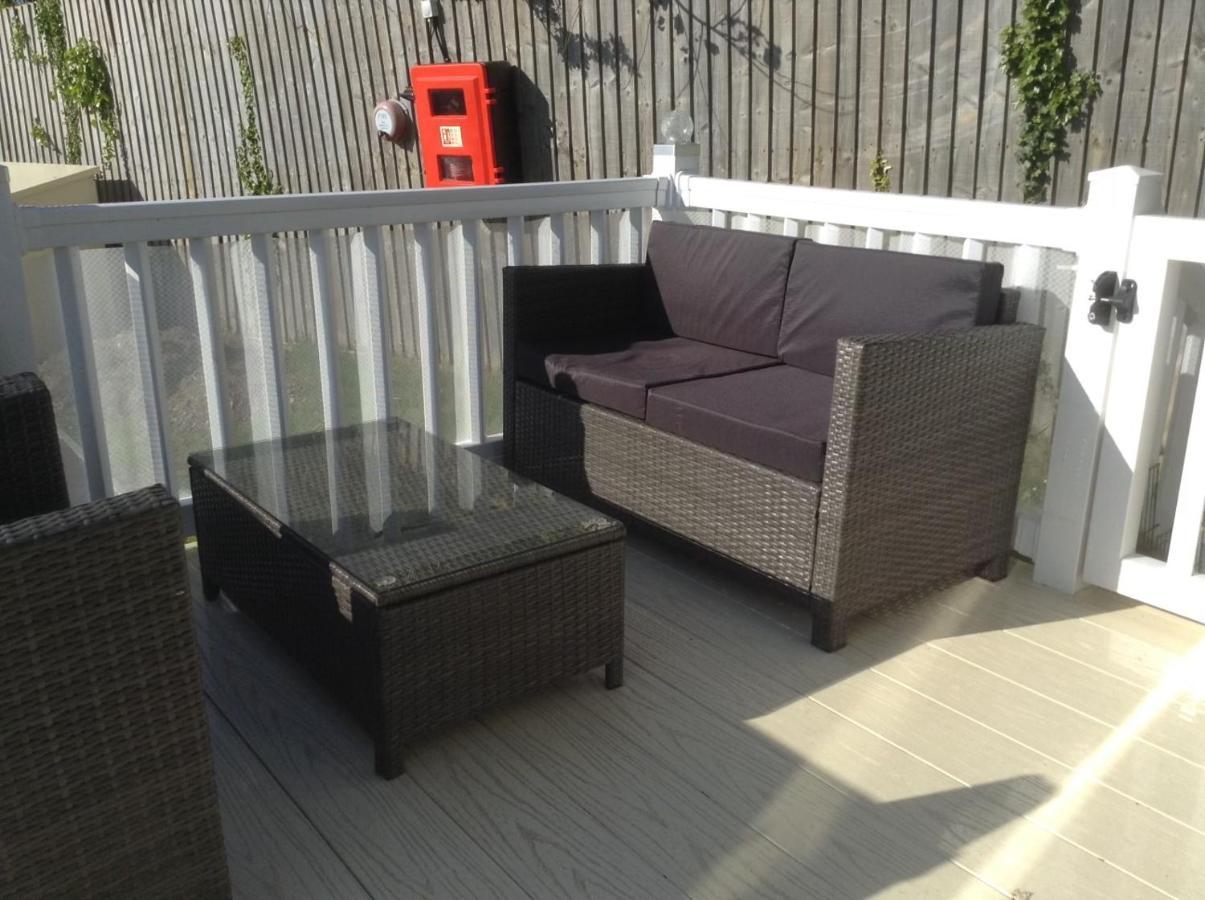 Mollys Retreat Pet Friendly Three Bed Caravan With Small Garden Newquay Bay Resort Quieter Area Of Park New Quay Exterior foto