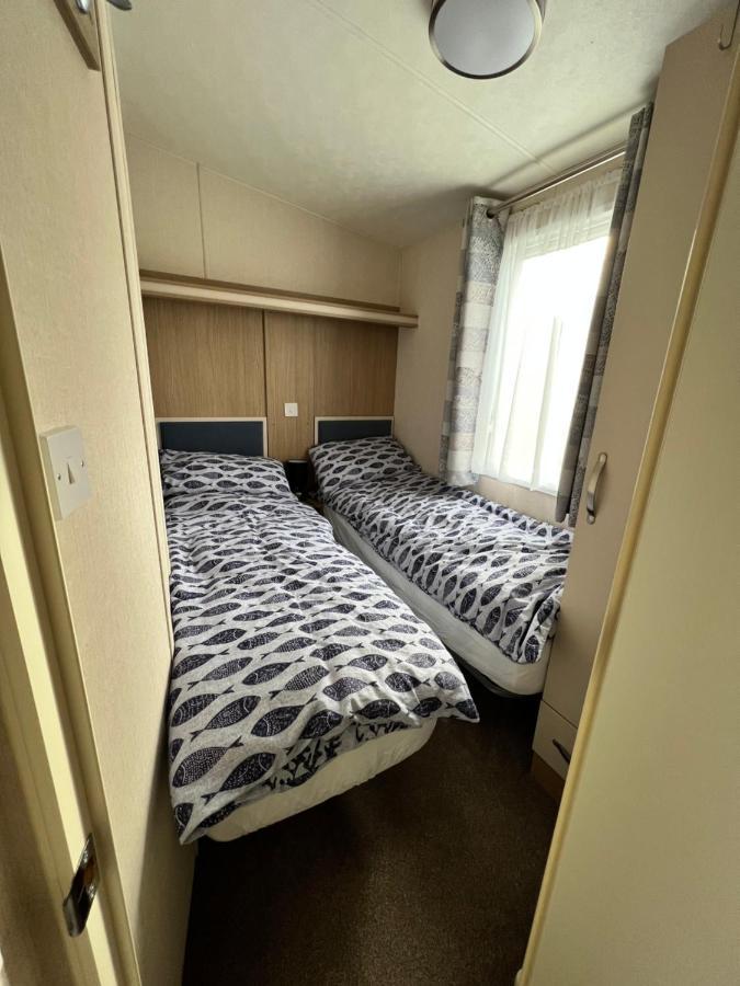 Mollys Retreat Pet Friendly Three Bed Caravan With Small Garden Newquay Bay Resort Quieter Area Of Park New Quay Exterior foto