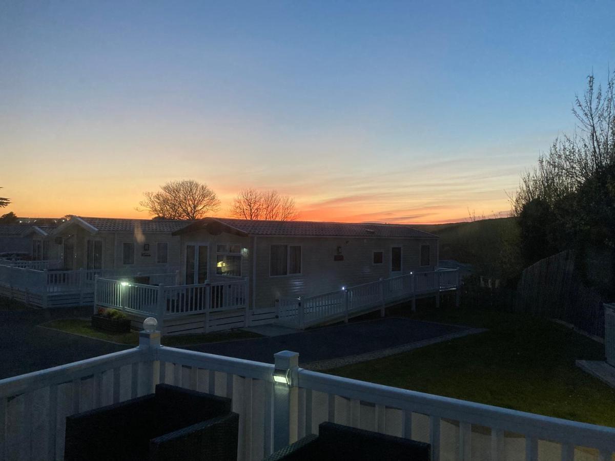 Mollys Retreat Pet Friendly Three Bed Caravan With Small Garden Newquay Bay Resort Quieter Area Of Park New Quay Exterior foto