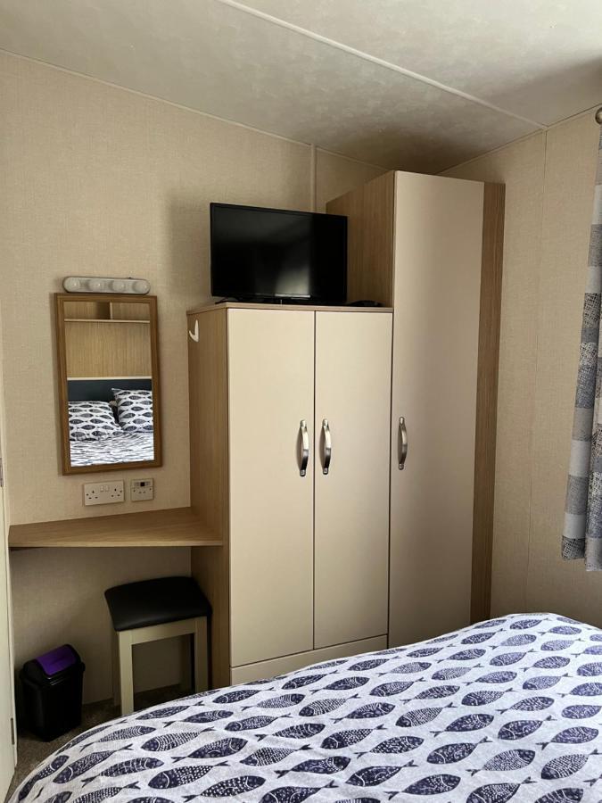 Mollys Retreat Pet Friendly Three Bed Caravan With Small Garden Newquay Bay Resort Quieter Area Of Park New Quay Exterior foto